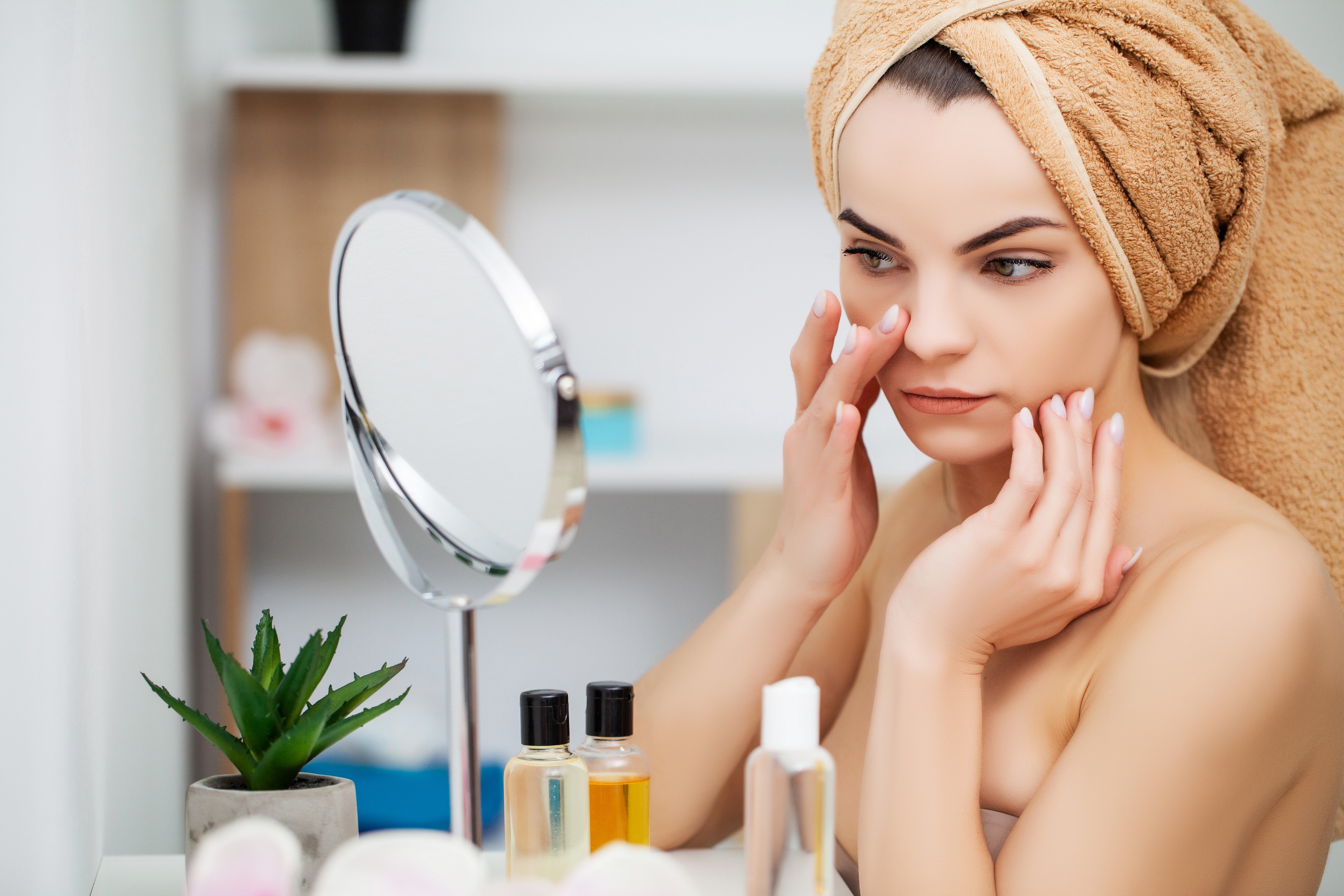 Face à un miroir, on observe sa peau et on liste ses besoins.
